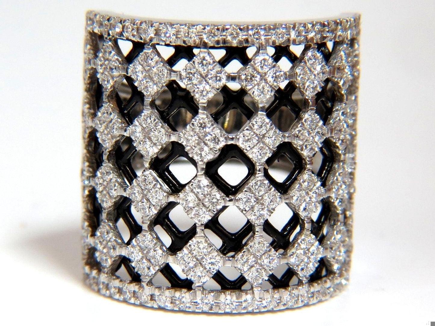 1.82CT DIAMONDS BEAD SET SANDWICHED BLACK UNDERLAY 3D BAND RING 18KT 10042