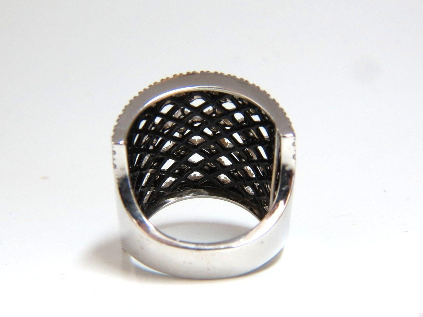 1.82CT DIAMONDS BEAD SET SANDWICHED BLACK UNDERLAY 3D BAND RING 18KT 10042
