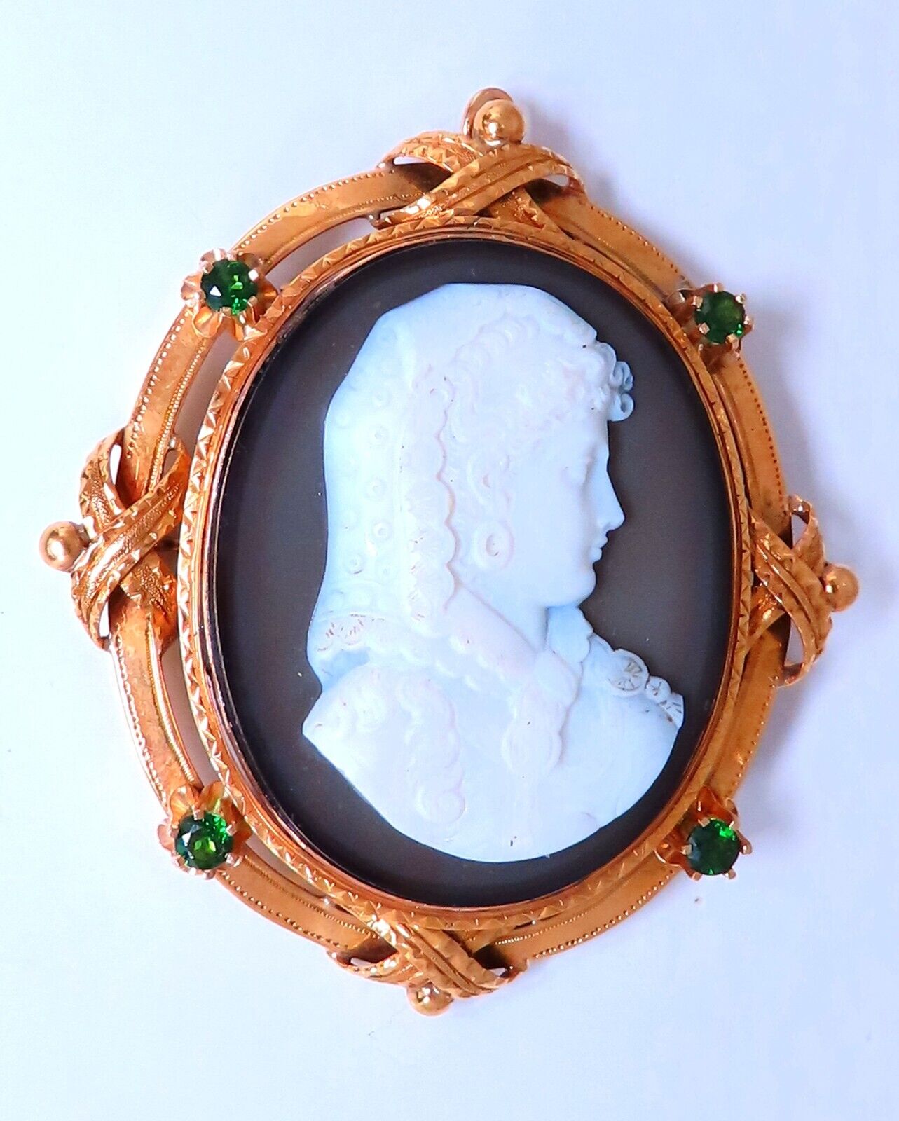 Vintage Madonna Cameo Tsavorite Brooch Pin 18kt Gold