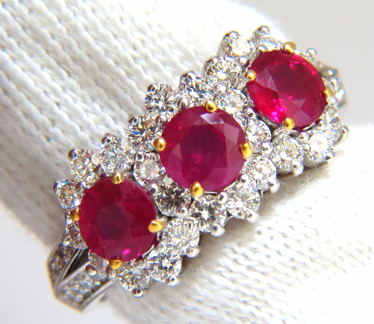 2.52ct natural vivid red ruby diamonds ring 14kt three stone halo class *v