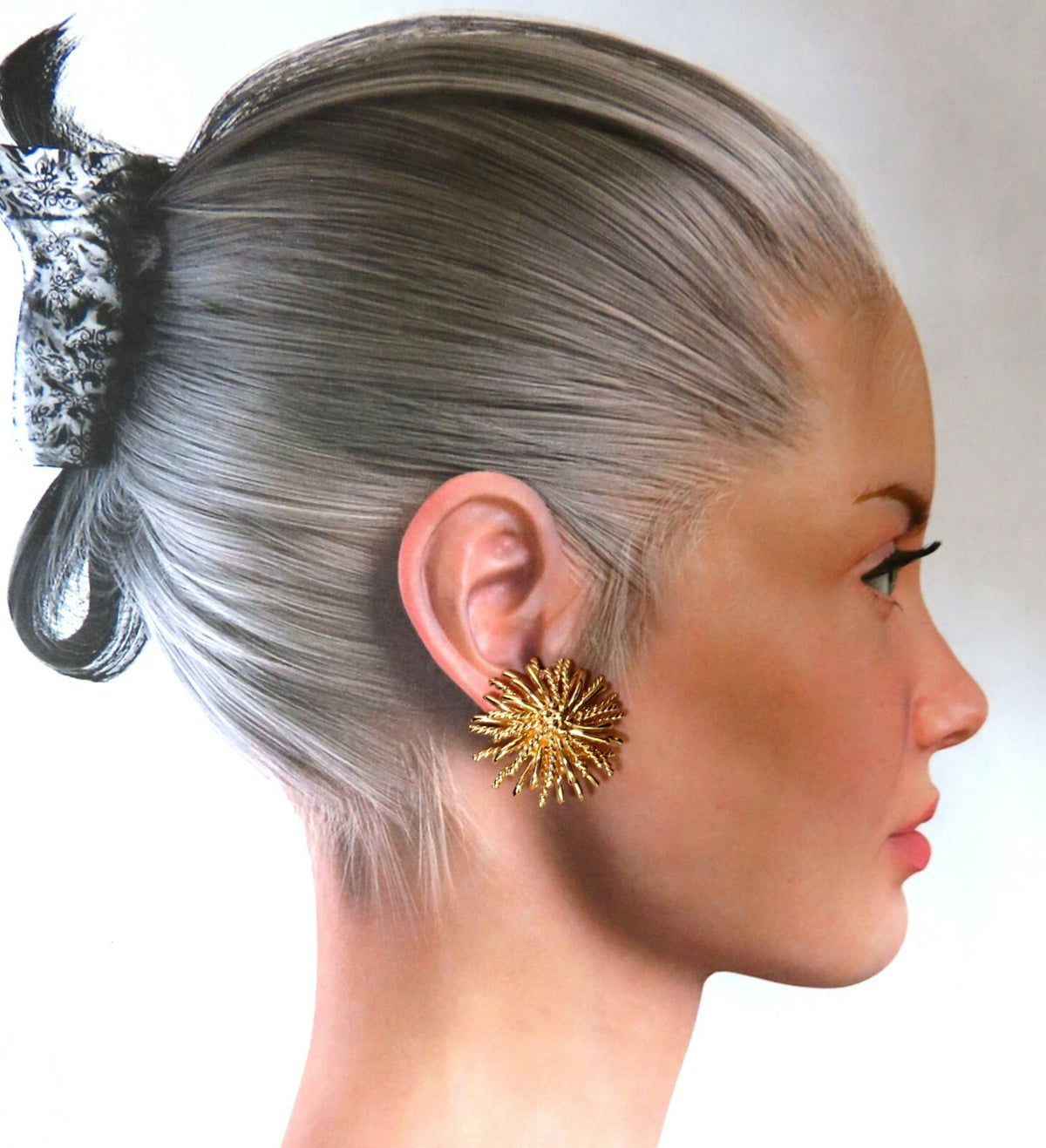 14kt Gold Blossoming Daisy 3D Clip Earrings *v