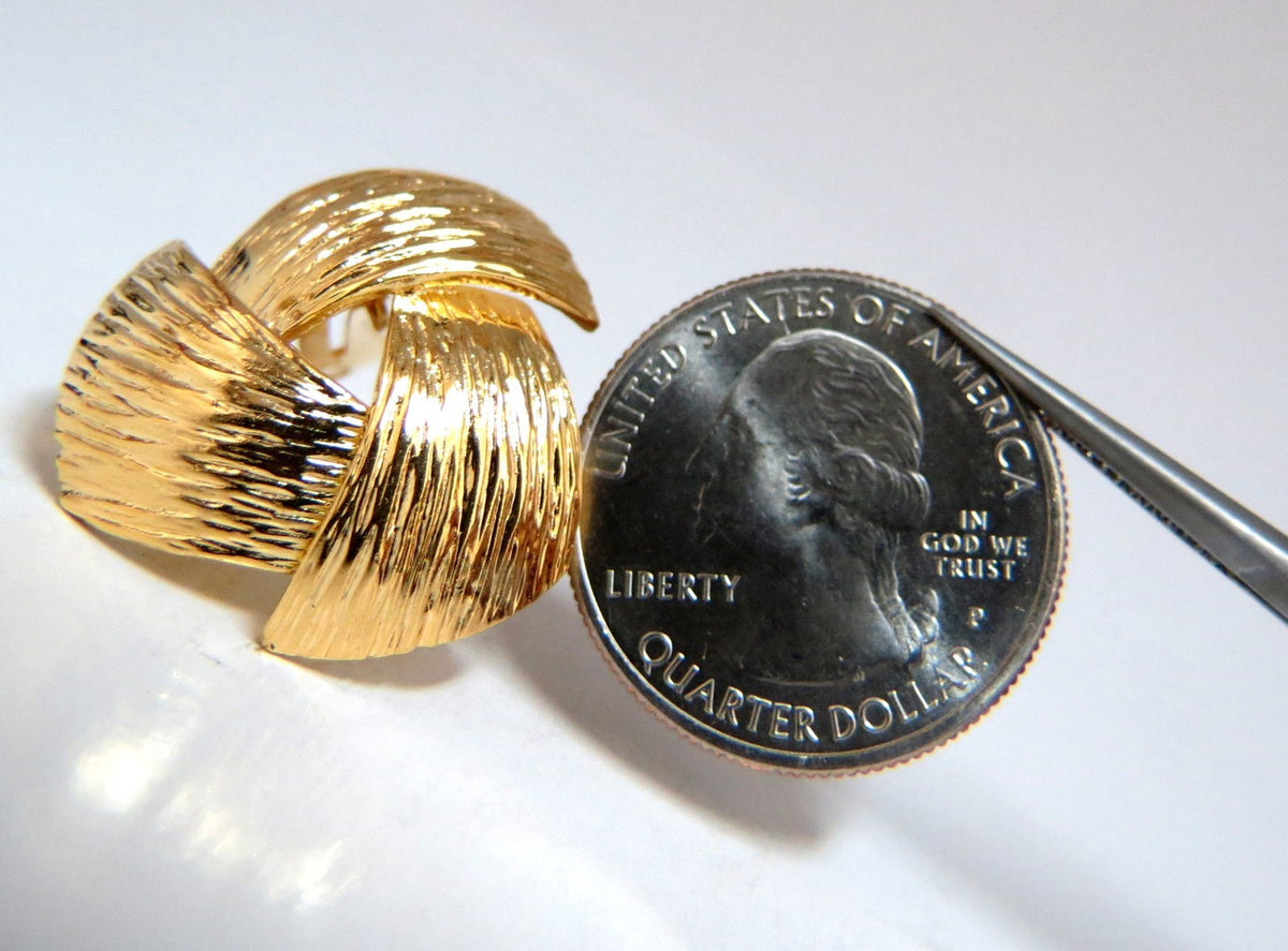 14kt. Three Dimensional Bark Finish Clip earrings *v