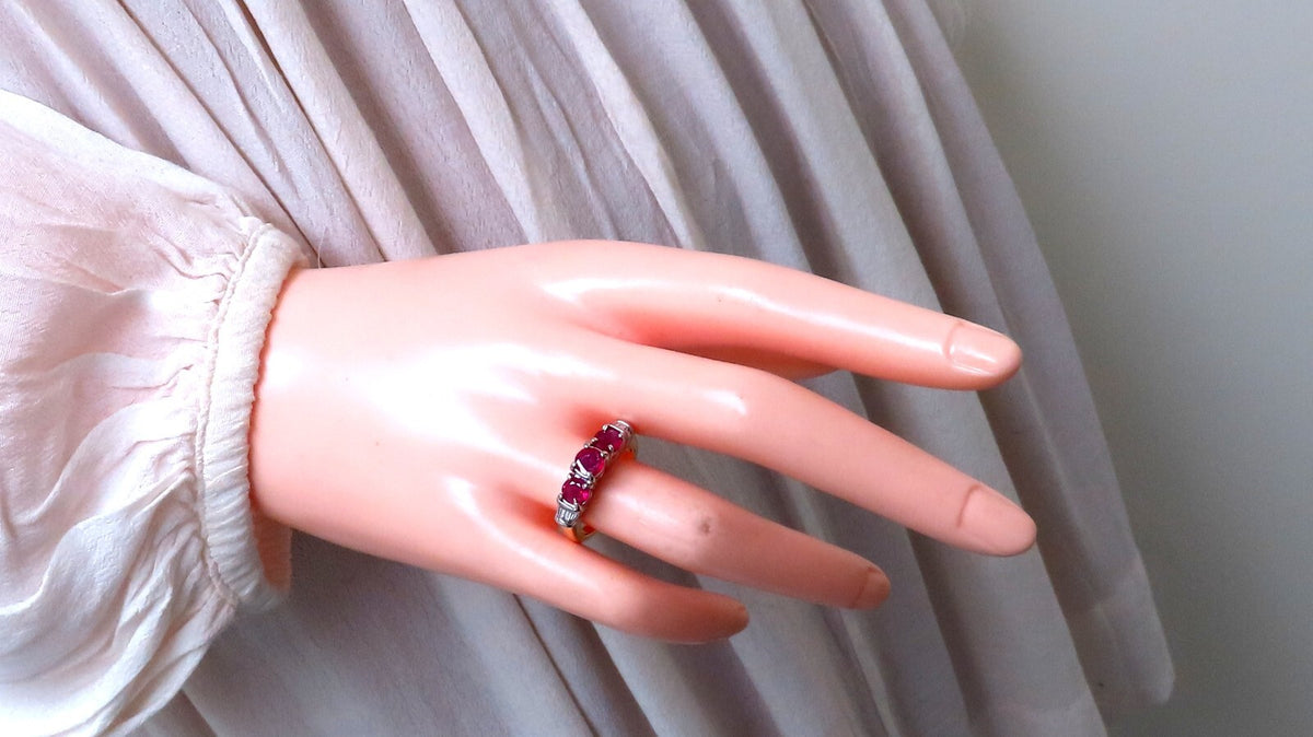 1.50ct Natural Ruby Accent Ring band 18kt Gold *v