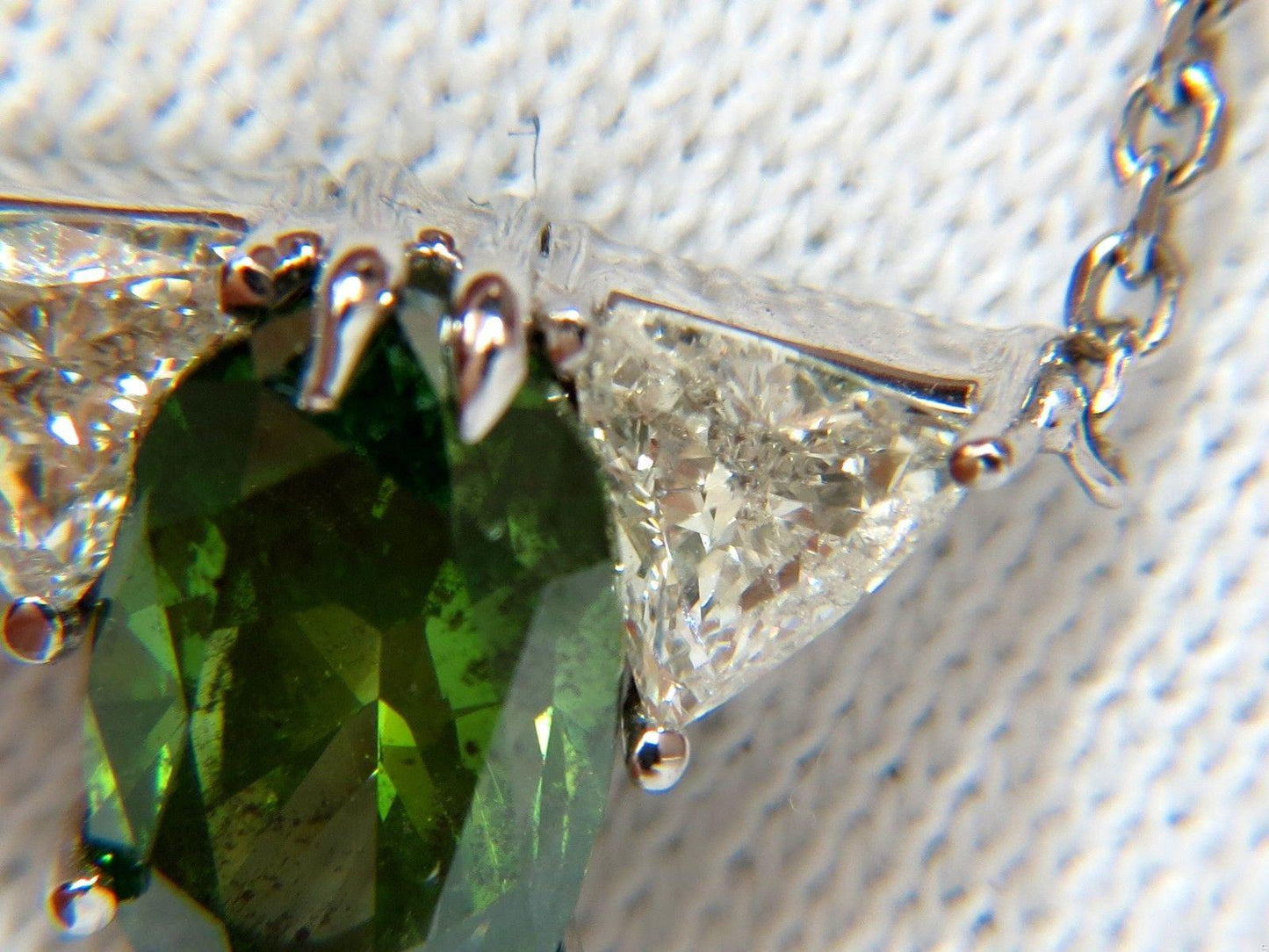 3.26CT ENHANCED FANCY COLOR GREEN DIAMOND NECKLACE SIDE TRILLIANTS 14KT 10035