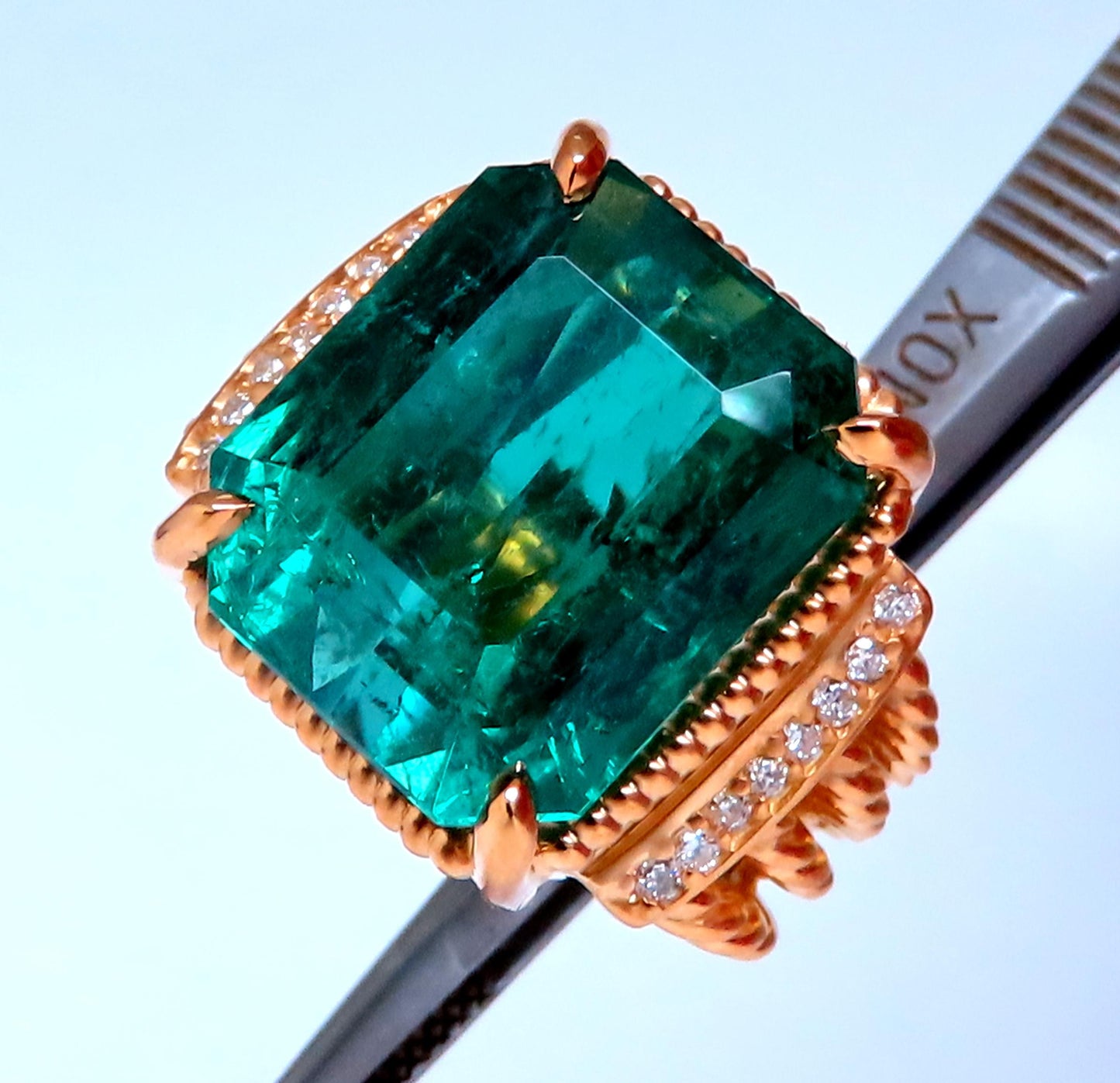 GIA Certified 12.70ct Natural Emerald Diamonds Ring 18kt 44214