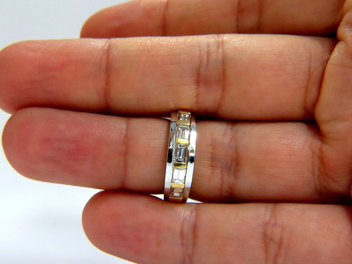 .86ct (5) natural baguette diamonds band 18kt g/vs