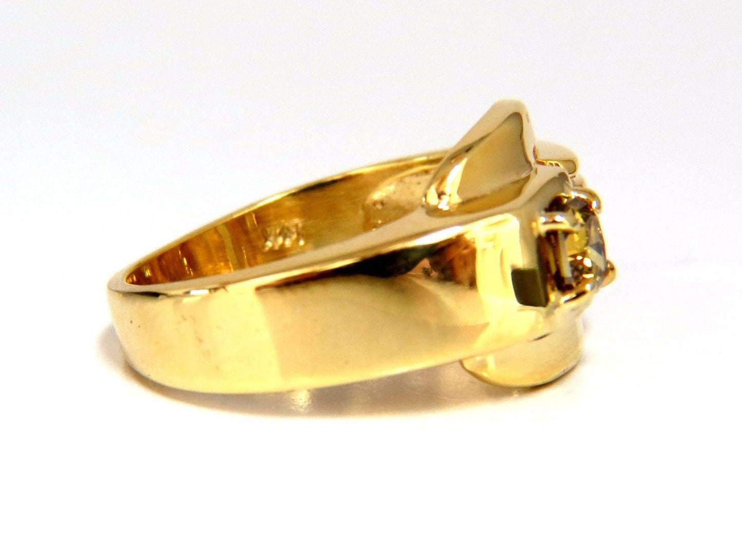 GIA Certified Natural Fancy color Diamond ring 14kt. Buckle Deco