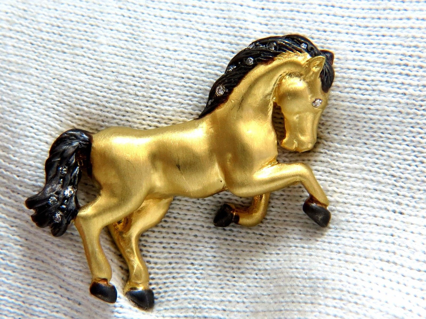 18kt Horse Pin .10ct diamonds