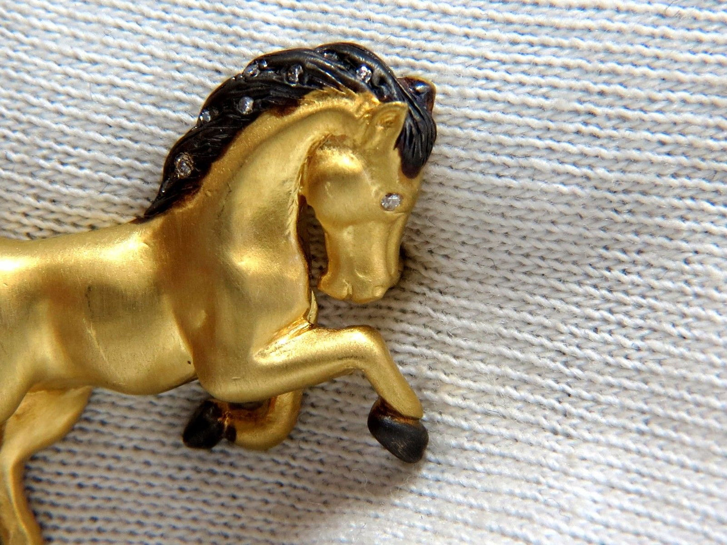 18kt Horse Pin .10ct diamonds
