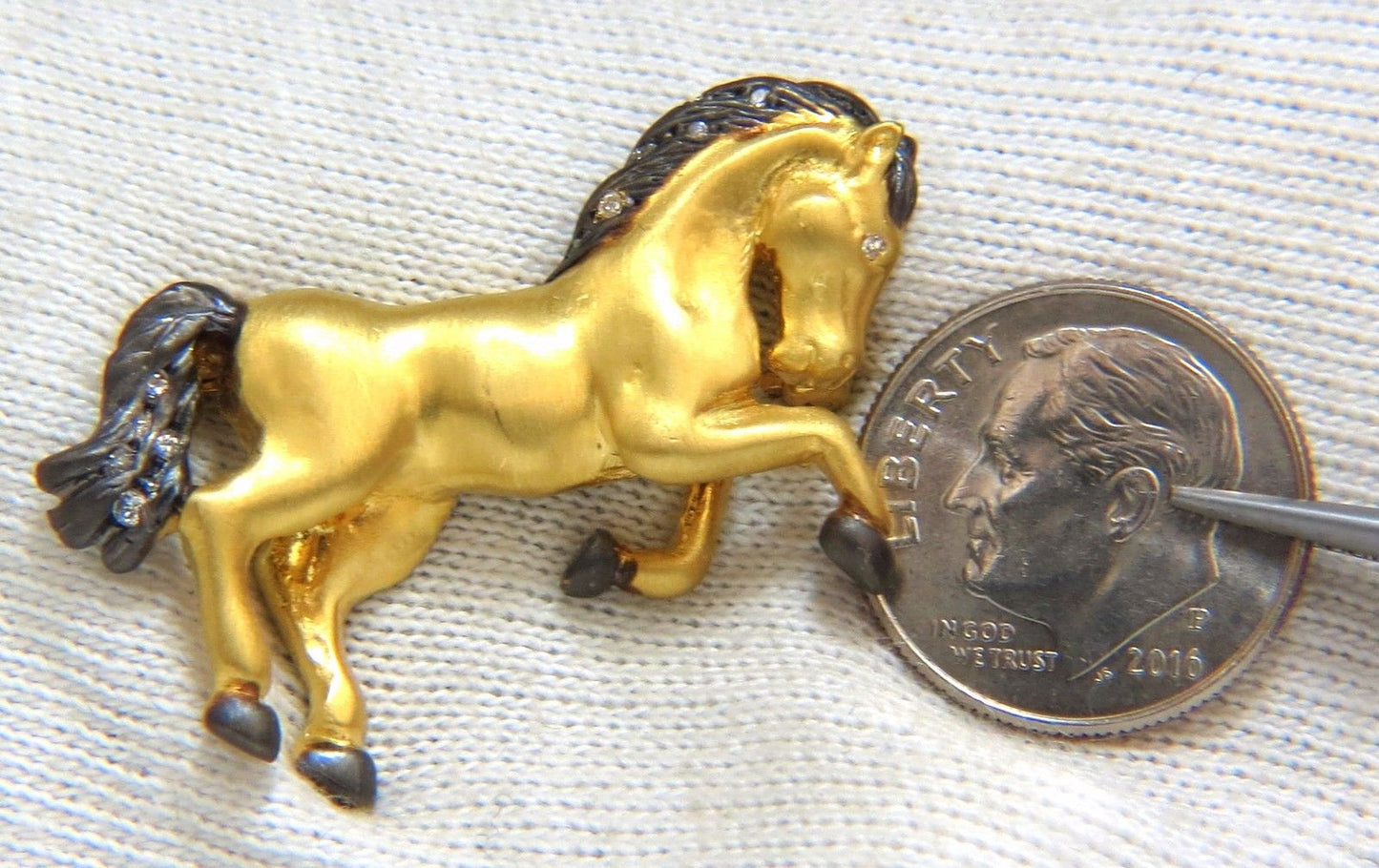18kt Horse Pin .10ct diamonds