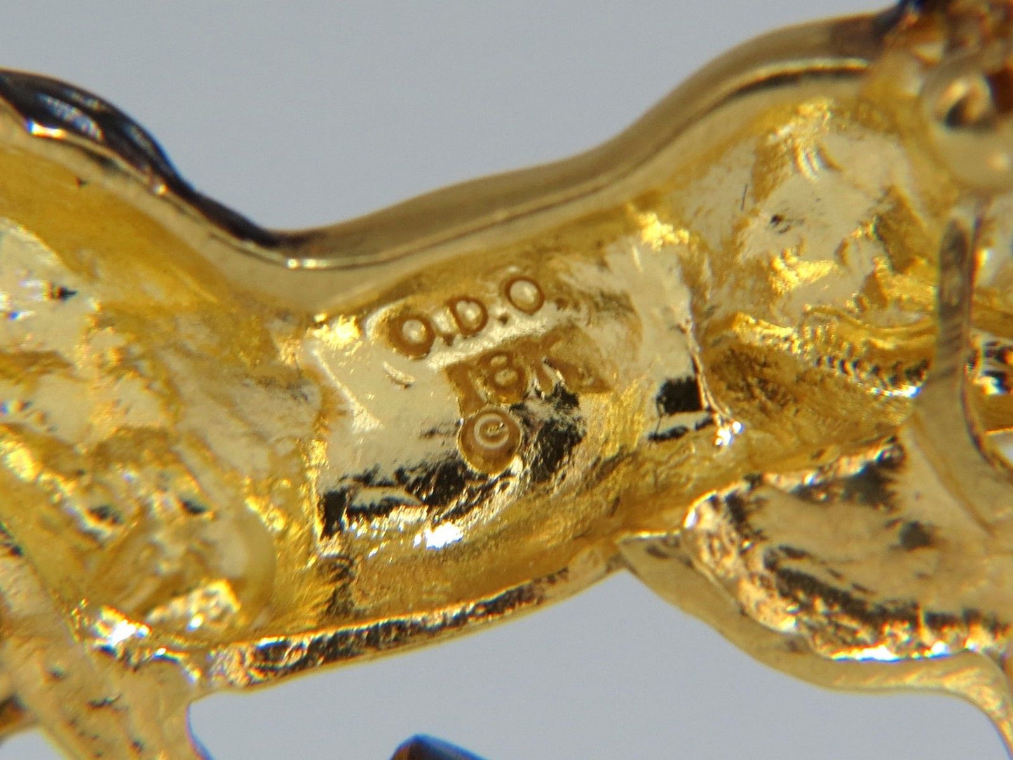 18kt Horse Pin .10ct diamonds