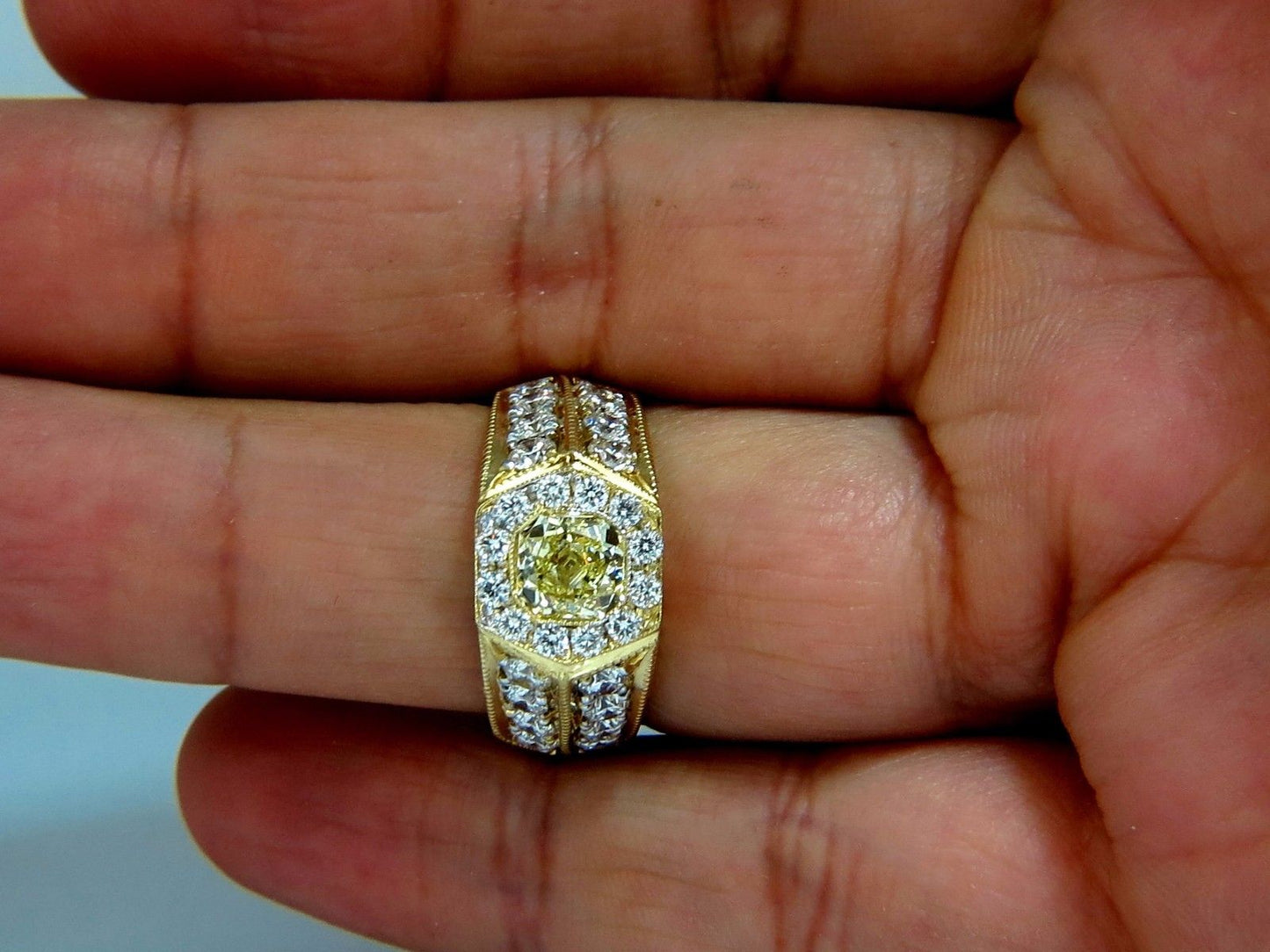 GIA Certified 2.95ct natural Fancy Yellow diamonds mens ring 18kt Hexagon Deck
