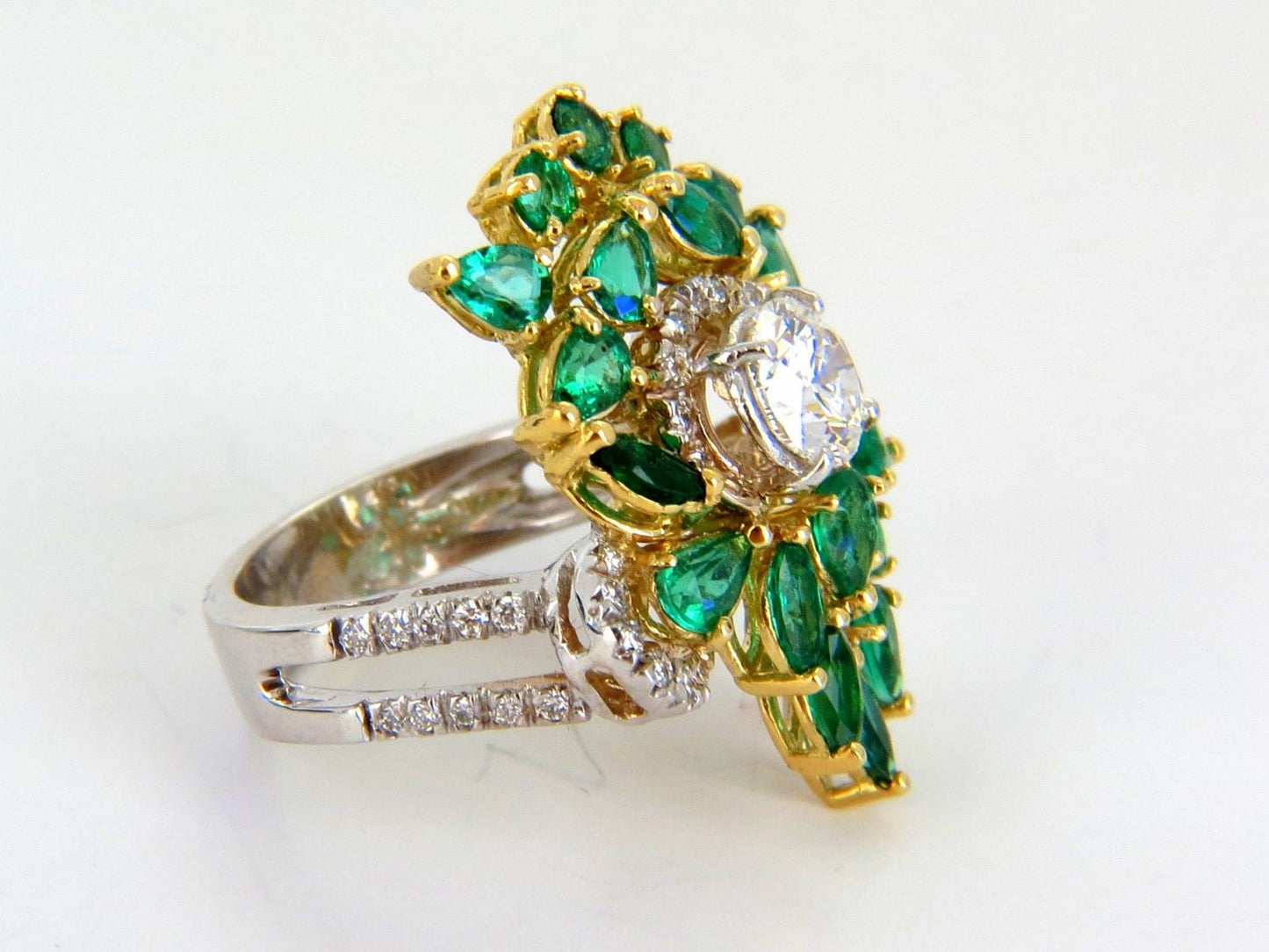 GIA certified 4.06ct. Emerald & Diamonds Cocktail Cluster ring 18kt