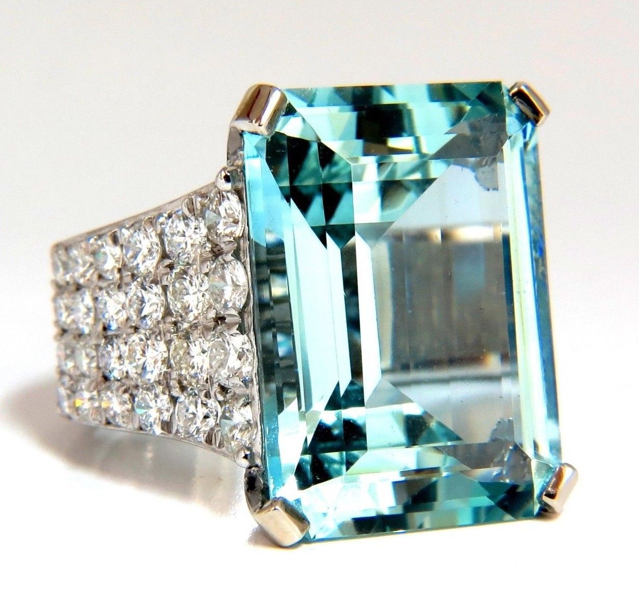 GIA Certified 28.26ct Natural Aquamarine diamonds ring Vivid 14kt