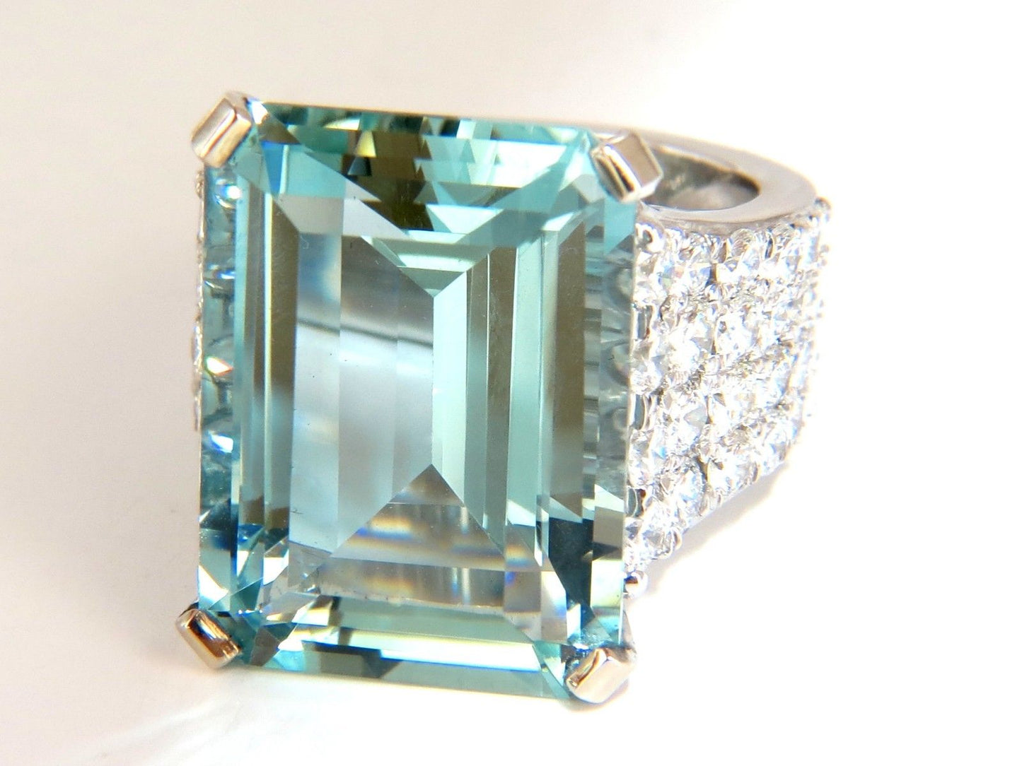 GIA Certified 28.26ct Natural Aquamarine diamonds ring Vivid 14kt