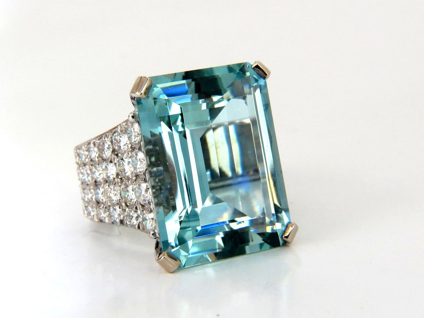 GIA Certified 28.26ct Natural Aquamarine diamonds ring Vivid 14kt