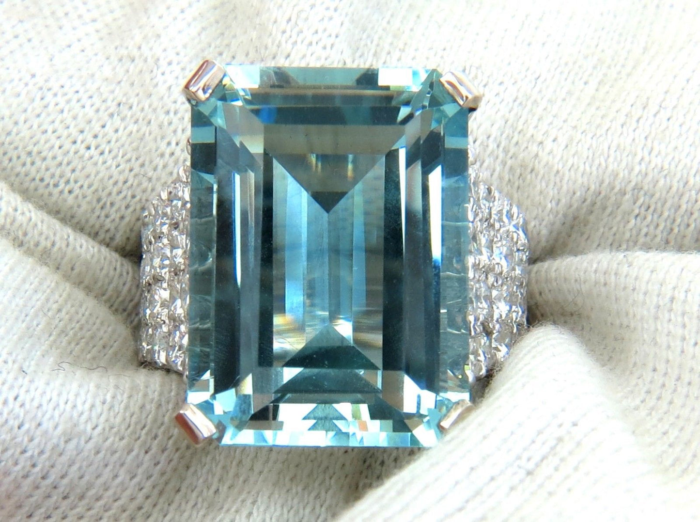 GIA Certified 28.26ct Natural Aquamarine diamonds ring Vivid 14kt
