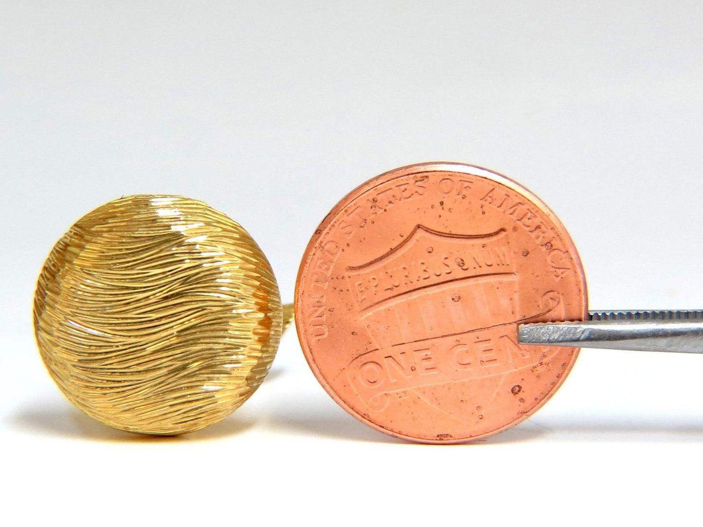 18kt 3D textured Gold cufflinks