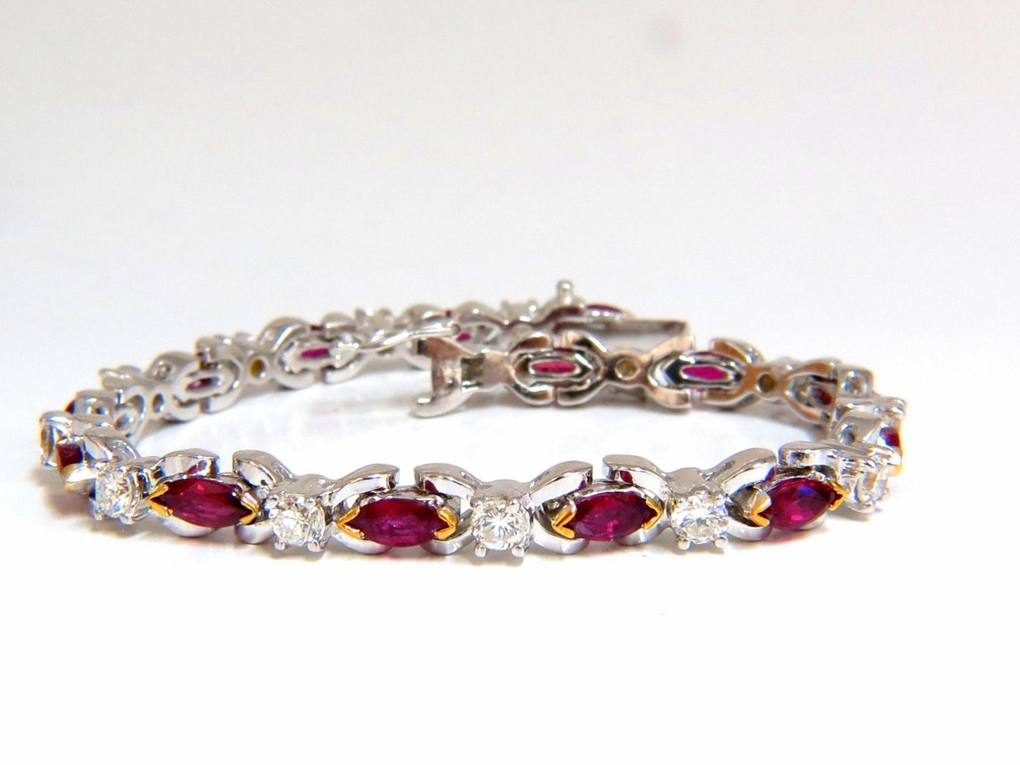 3.50ct Nautral Ruby & 2.50ct Diamonds bracelet 14kt