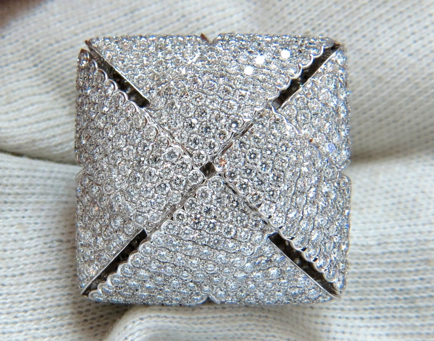 7.15ct 3D Unisex Cross weave Dome Diamond Ring 18 karat