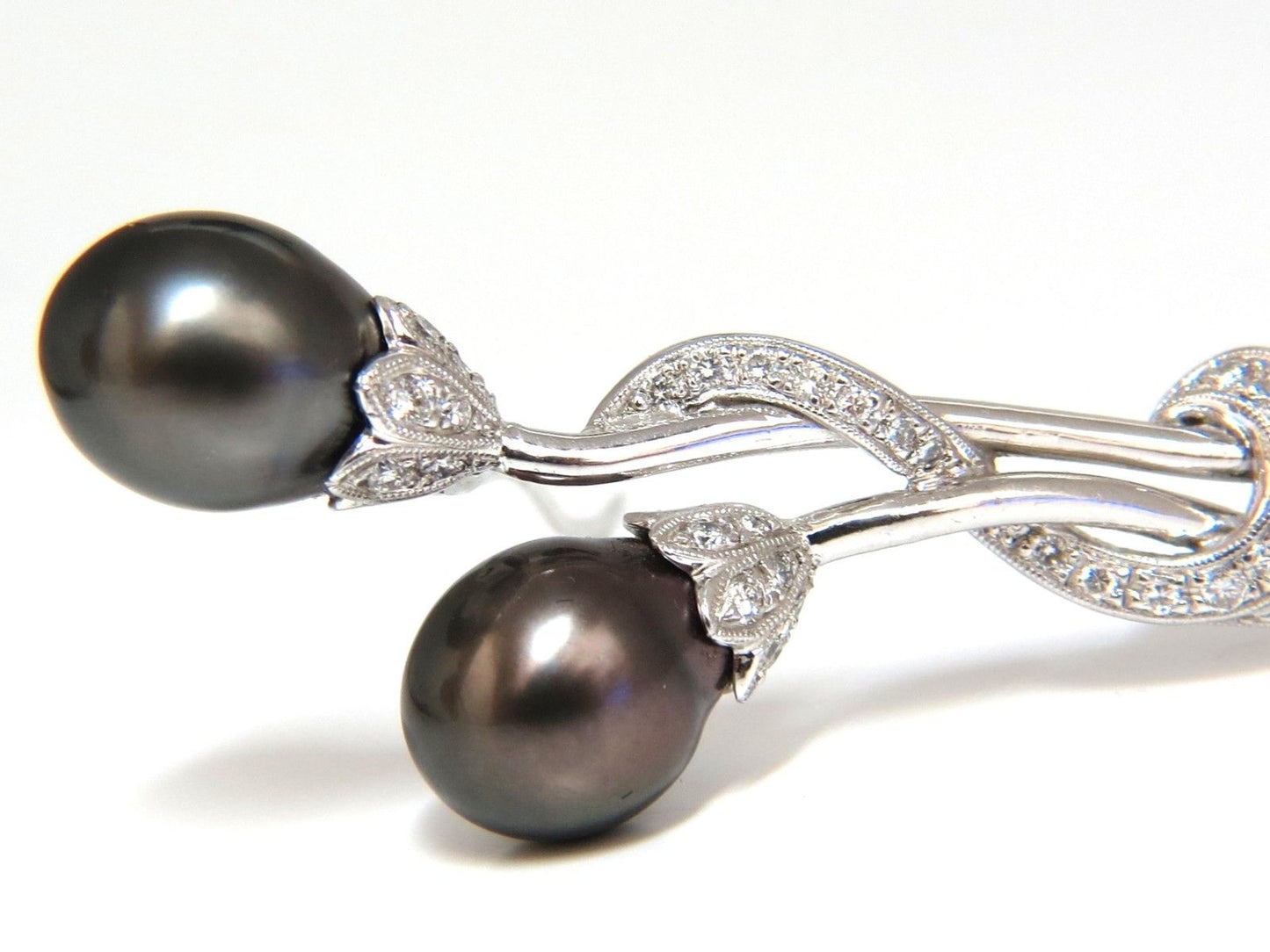 15mm Natural Tahitian Peacock Pearls Diamond Pin 18 Karat
