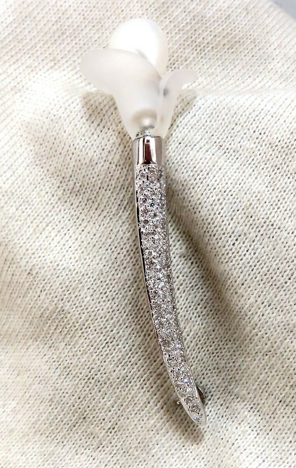 Baroque Pearl Diamonds Pin 18 Karat