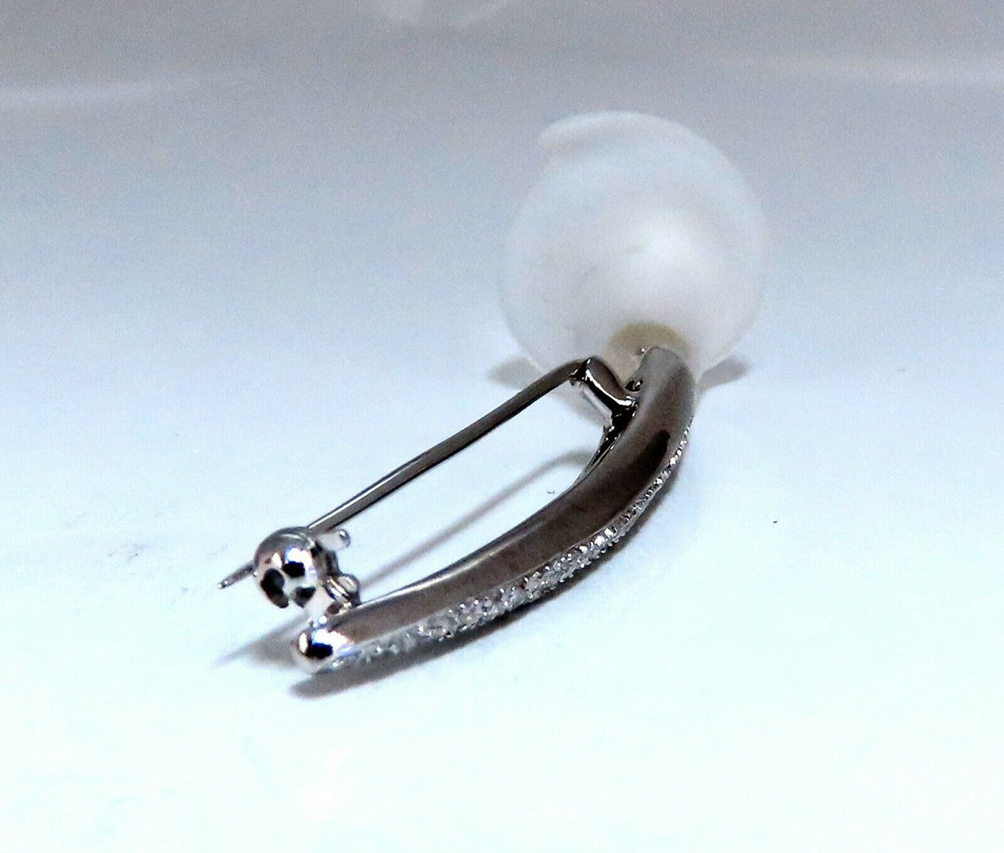 Baroque Pearl Diamonds Pin 18 Karat