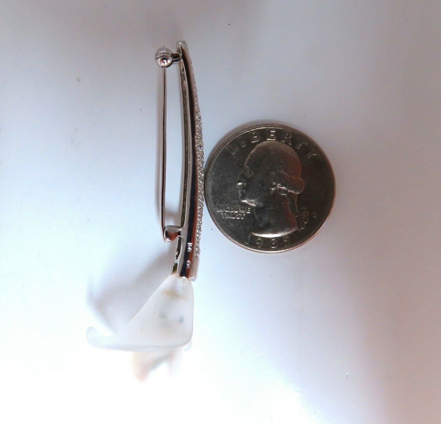 Baroque Pearl Diamonds Pin 18 Karat