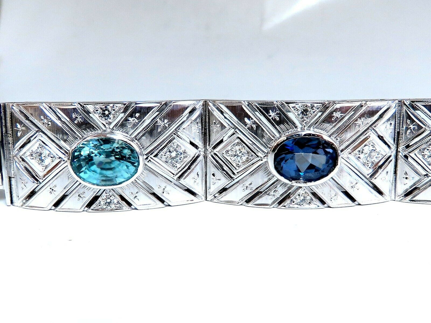 24.30ct Natural Gem Line Vintage Graver Etch Cuff Bracelet 18kt