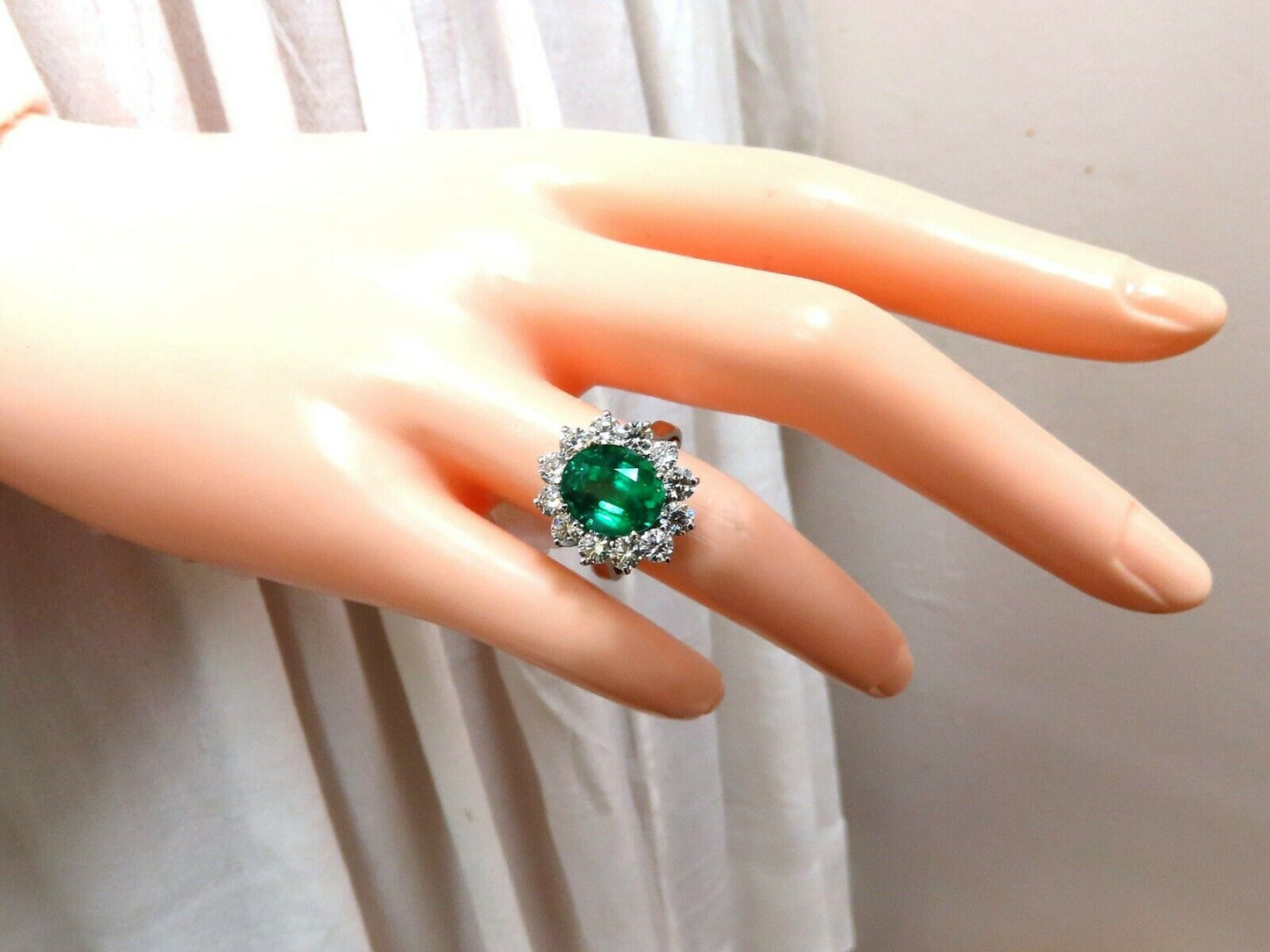 GIA Certified 4.40ct natural green emerald diamonds ring 18kt "F1" Halo Prime