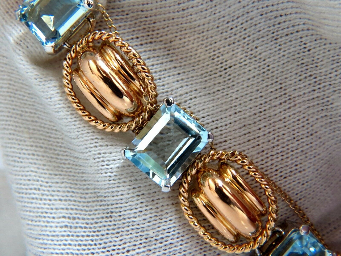 Aquamarine Bracelet Vintage 16.40ct (7) emerald cuts 18kt chain link