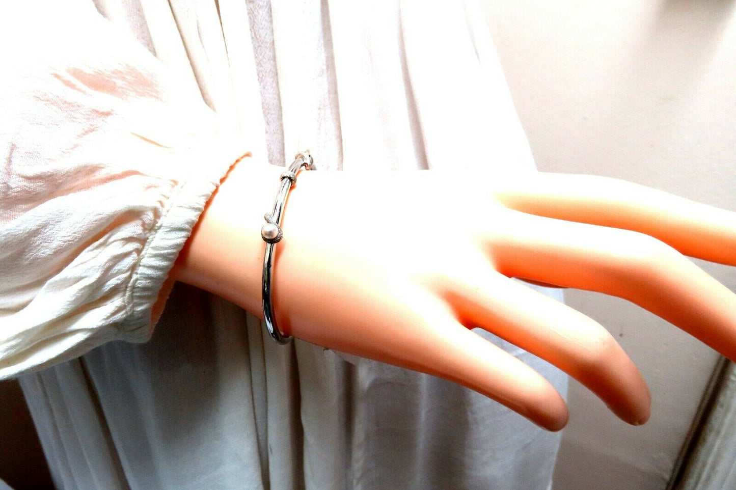 4mm South Seas Pearl Bangle Bracelet 18kt