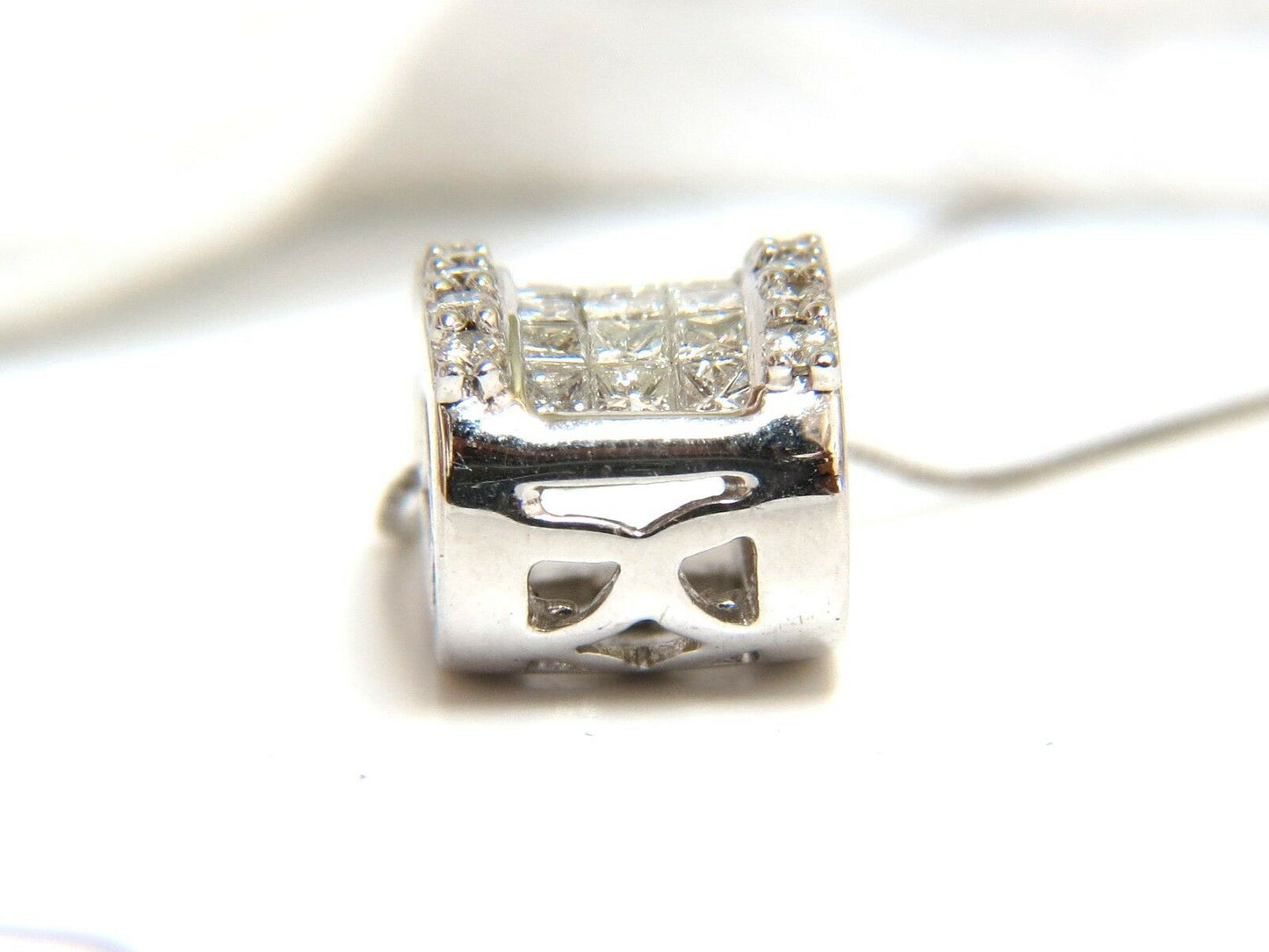 .90ct Princess & Rounds Diamond Square Cocktail Pendant 18kt