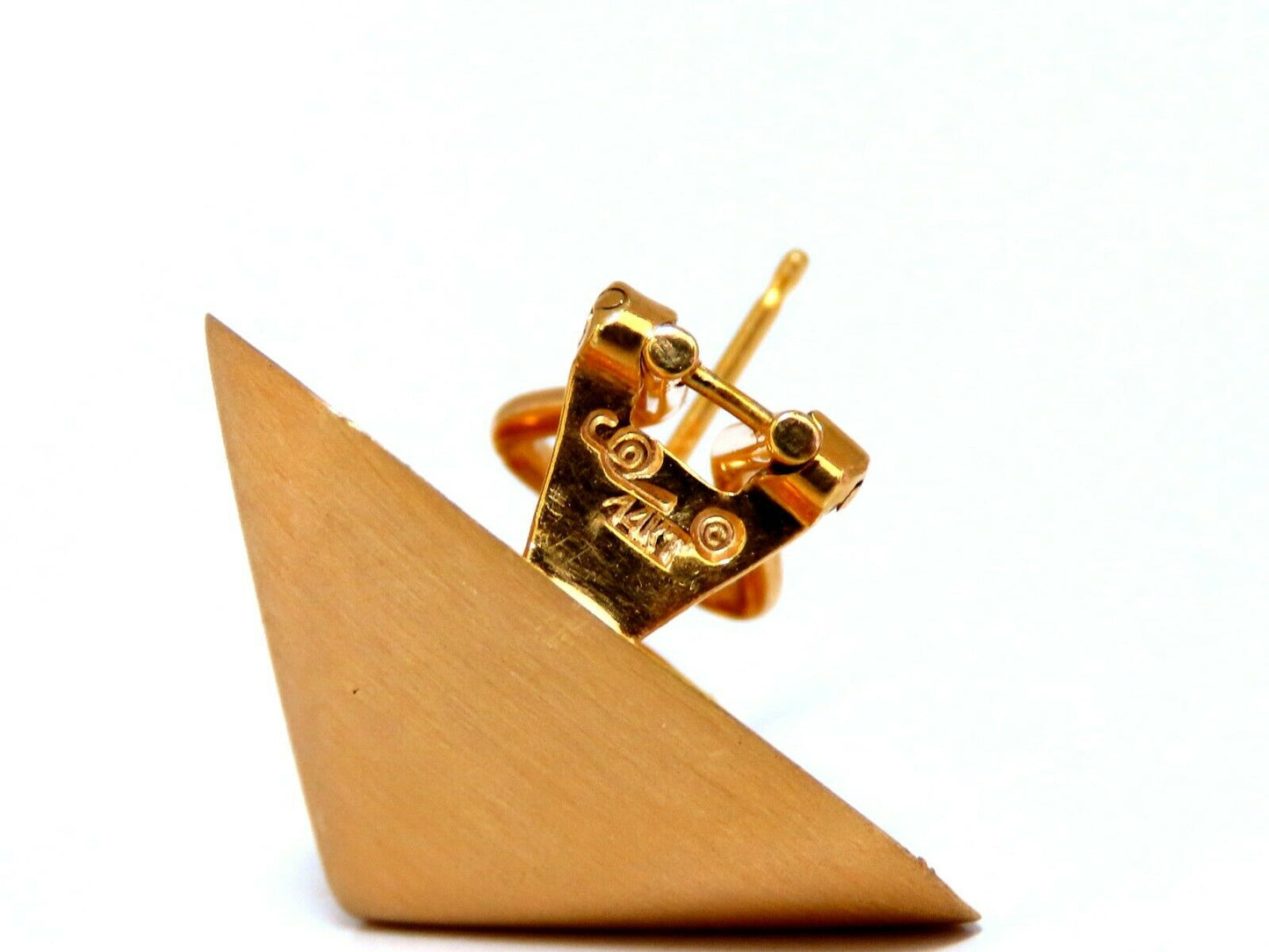 14kt Gold Raised Modified Pyramid Clip Earrings Brushed Matte