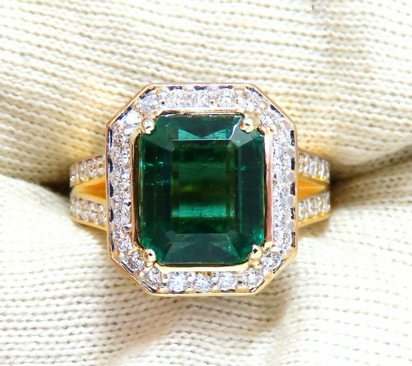 GIA Certified 5.12ct Natural Green Emerald Diamonds Ring 14kt. F1
