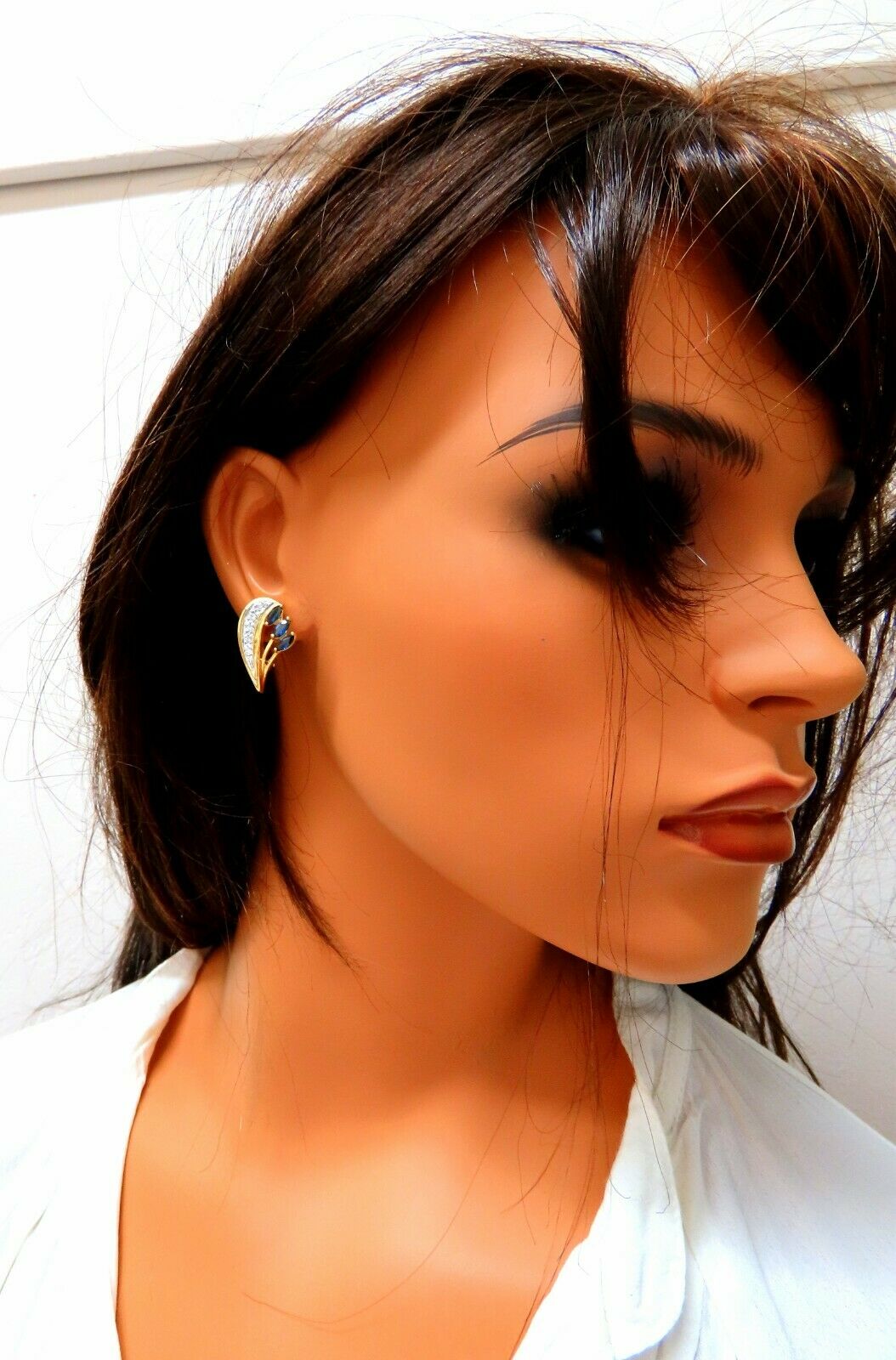 1.20ct Natural Sapphire Diamonds Motif Earrings 14 Karat gold