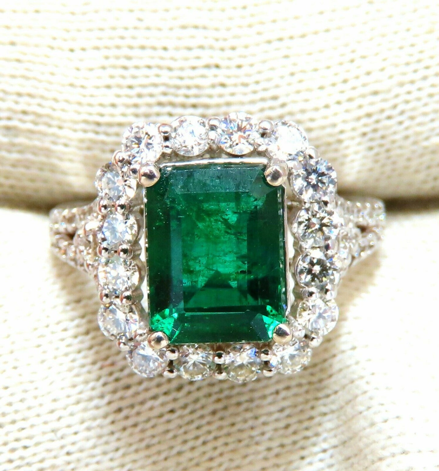 GIA Certified: 3.31ct Natural Emerald Diamonds Ring 14kt (F1)