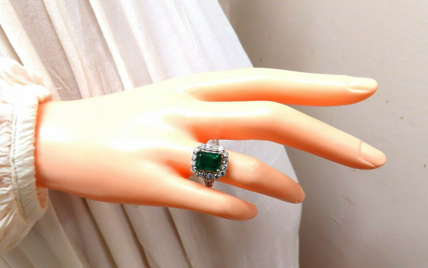 GIA Certified: 3.31ct Natural Emerald Diamonds Ring 14kt (F1)