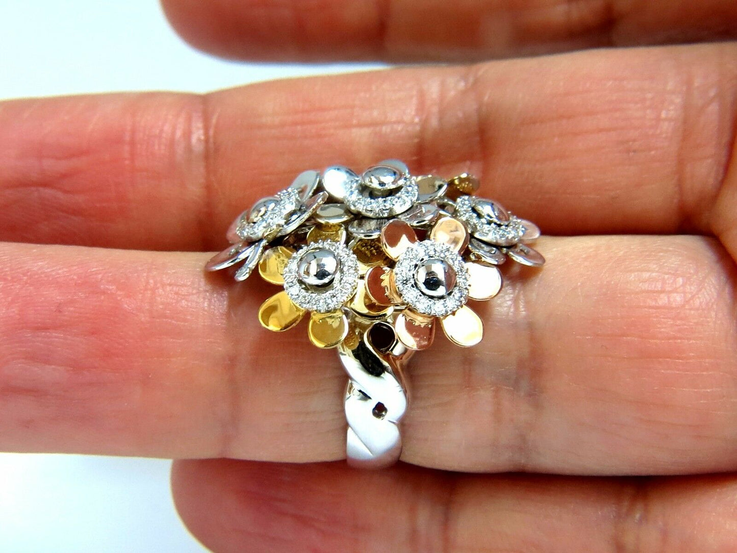 .86ct Floating Turning Flower Petals Ring 18kt Cocktail Bundle