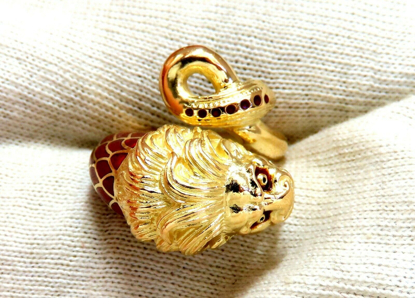 18kt Lion Wrap Enamel Ring