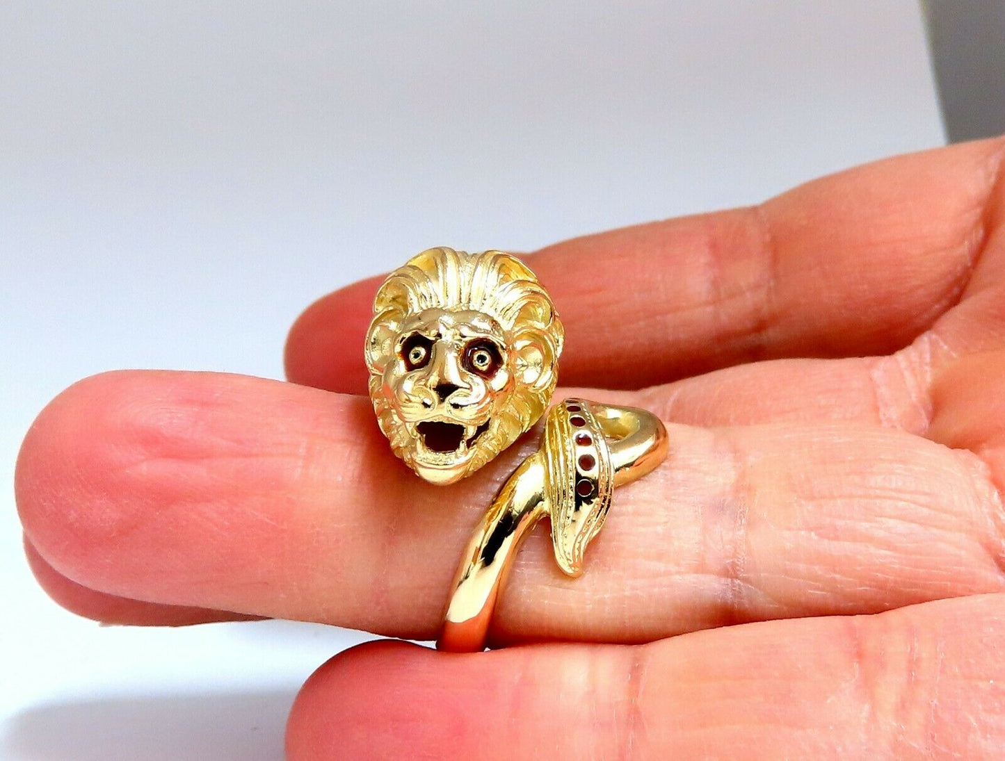 18kt Lion Wrap Enamel Ring