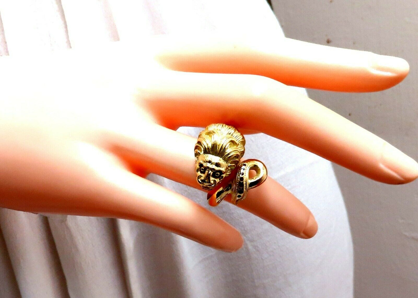 18kt Lion Wrap Enamel Ring