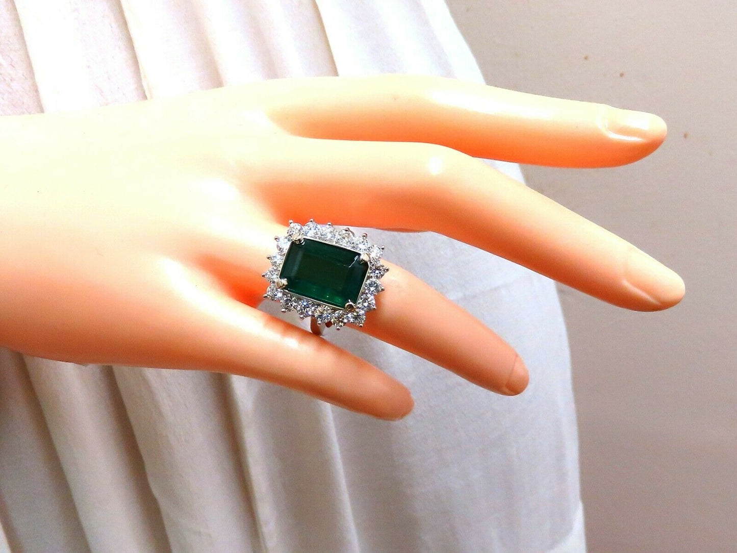 GIA Certified 6.26ct natural green emerald diamonds ring 18kt Halo Prime