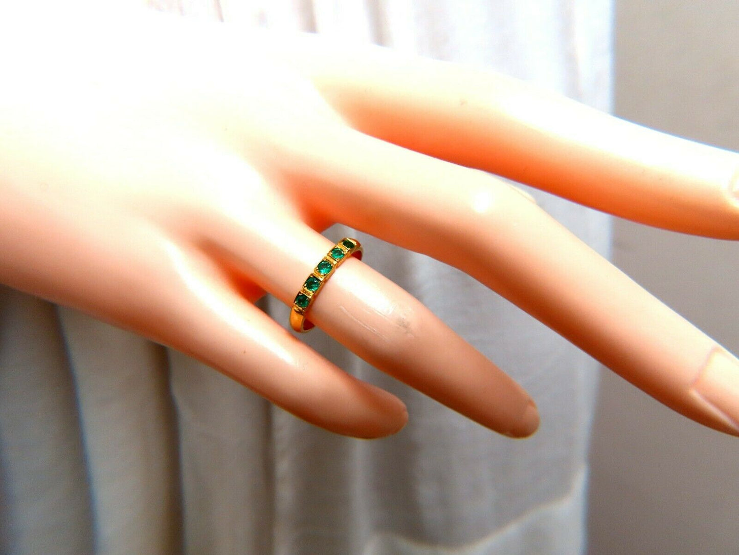 .25ct Natural Round Emeralds Band 18kt