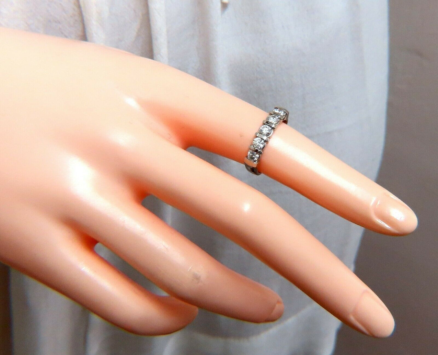 .75ct Round Diamonds Channel Bar Ring 14kt