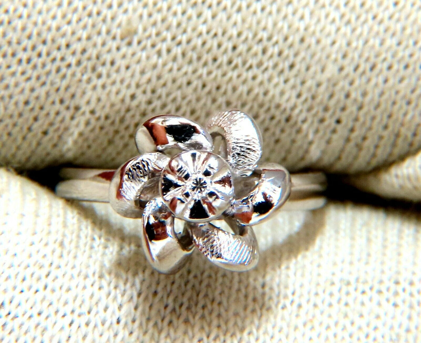 .02ct Natural Diamond Circular Bow Clover Ring 14kt.