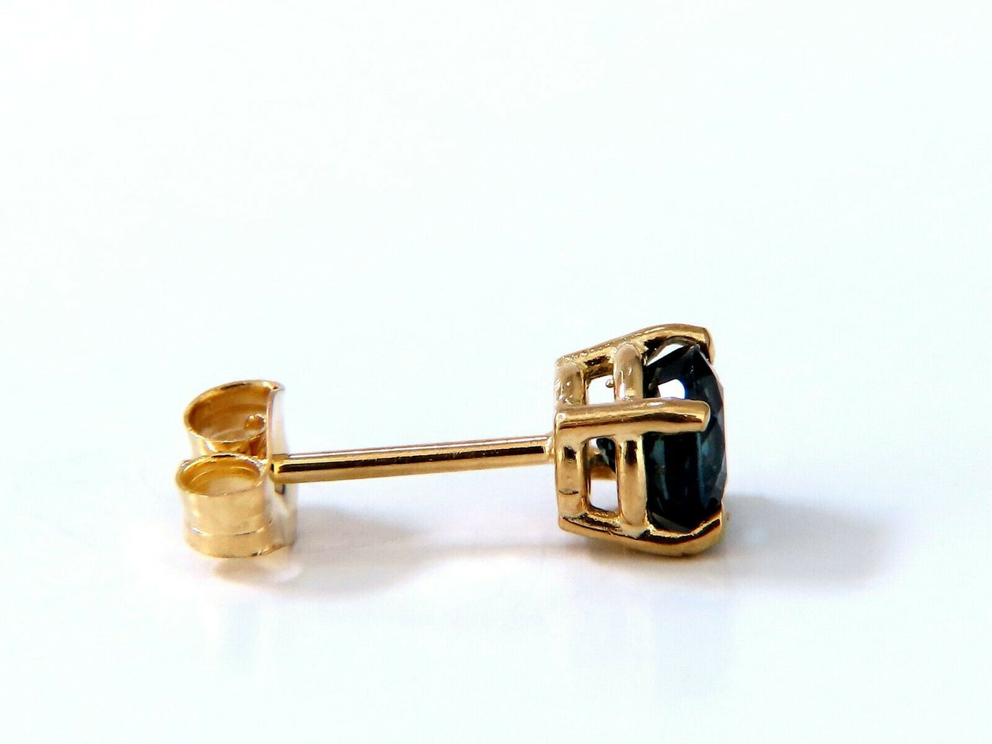 1ct Natural Sapphire Blue stud earrings 14kt