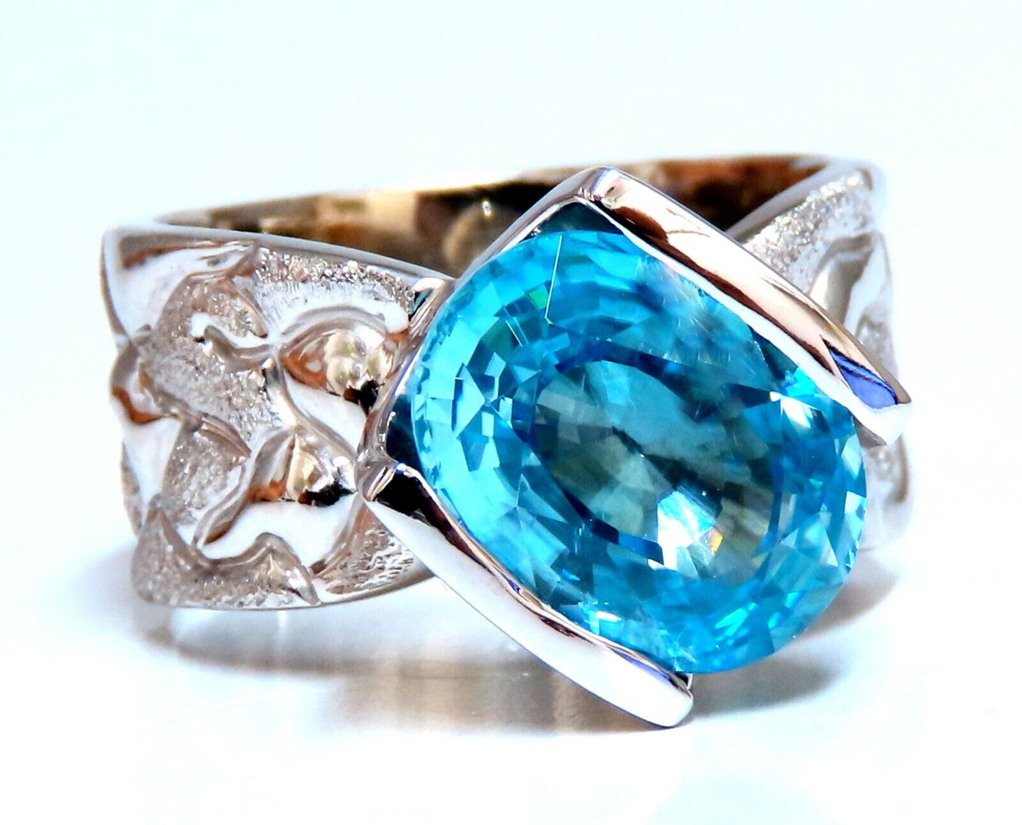 6.20ct Natural Indigo Blue zircon Ring 14kt scaling deco