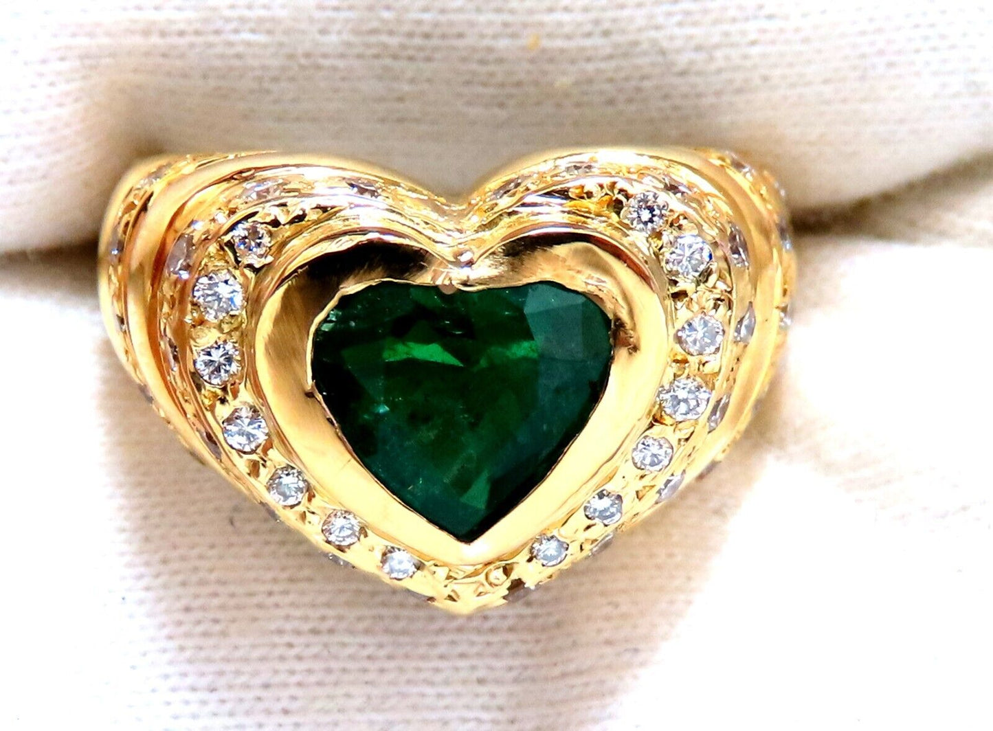 GIA Certified 1.21ct natural green emerald diamonds ring 18kt Heart Love