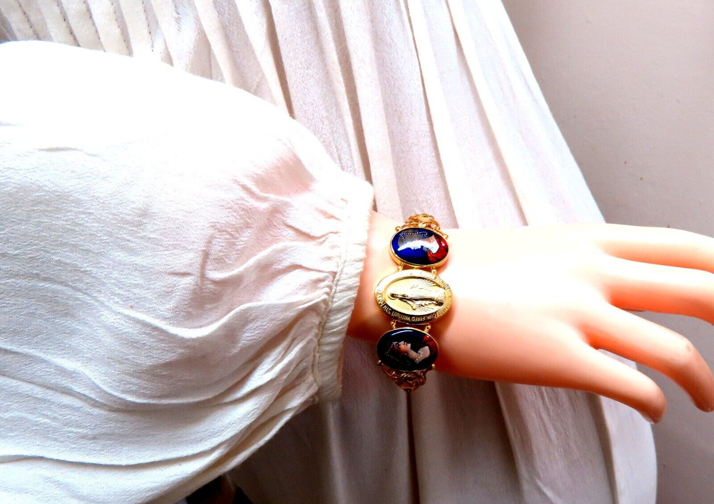 Virgin Mary Bracelet 14kt Gold 21 Grams France